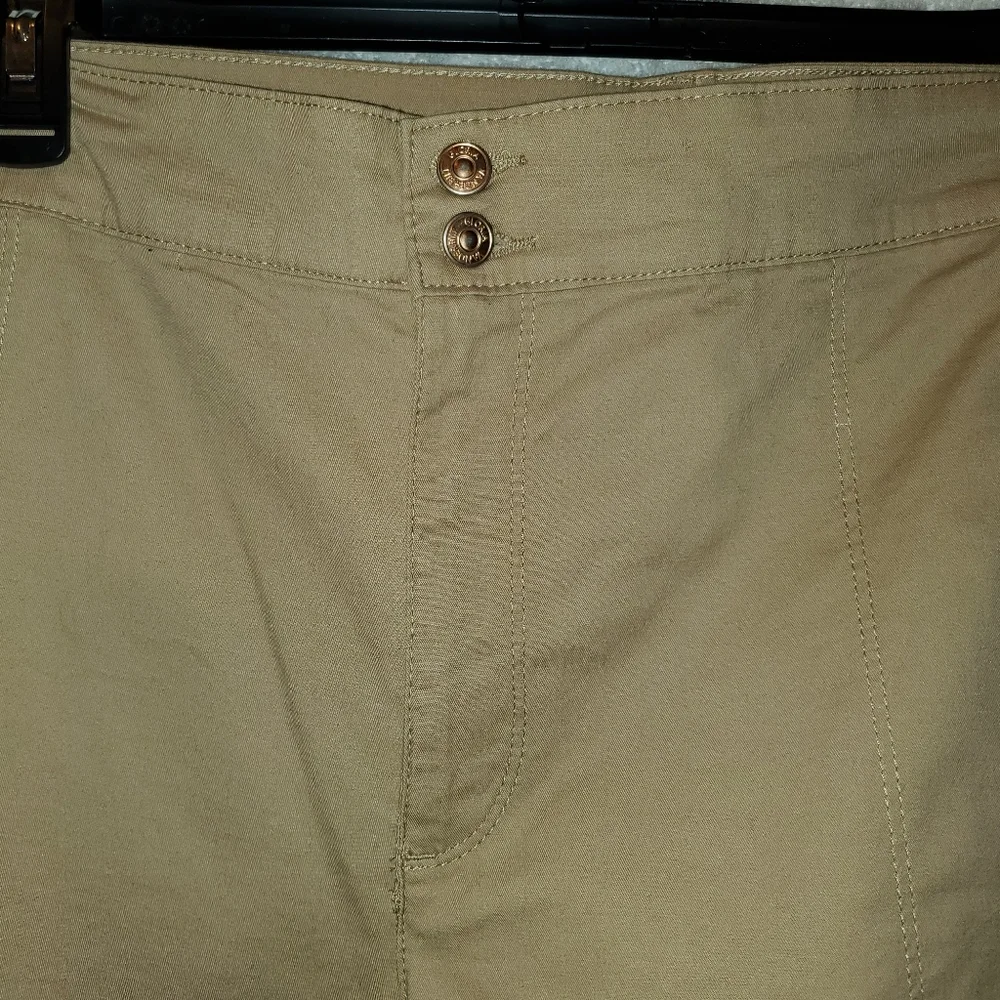 24 Gloria Vanderbilt khaki beige tan shorts NWT - Picture 3 of 8